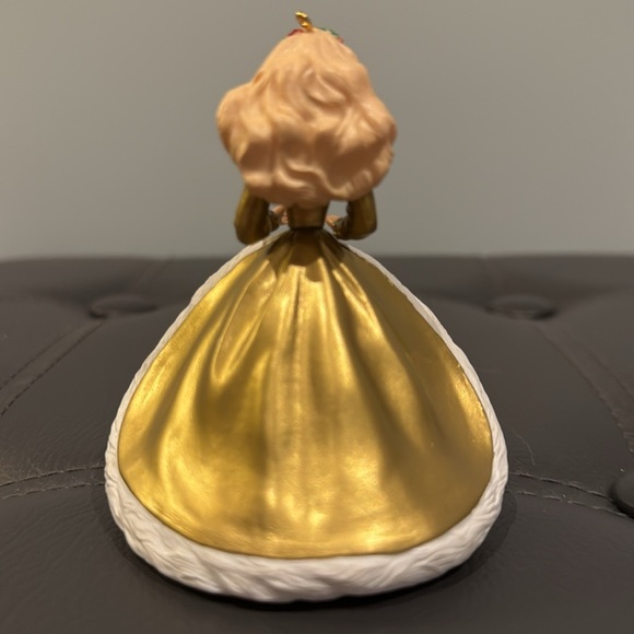 * Vintage* Hallamark| Barbie Collector Series Ornament- 1994 - Picture 3 of 9